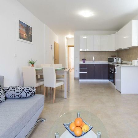 Apartments Nino Malinska Bagian luar foto