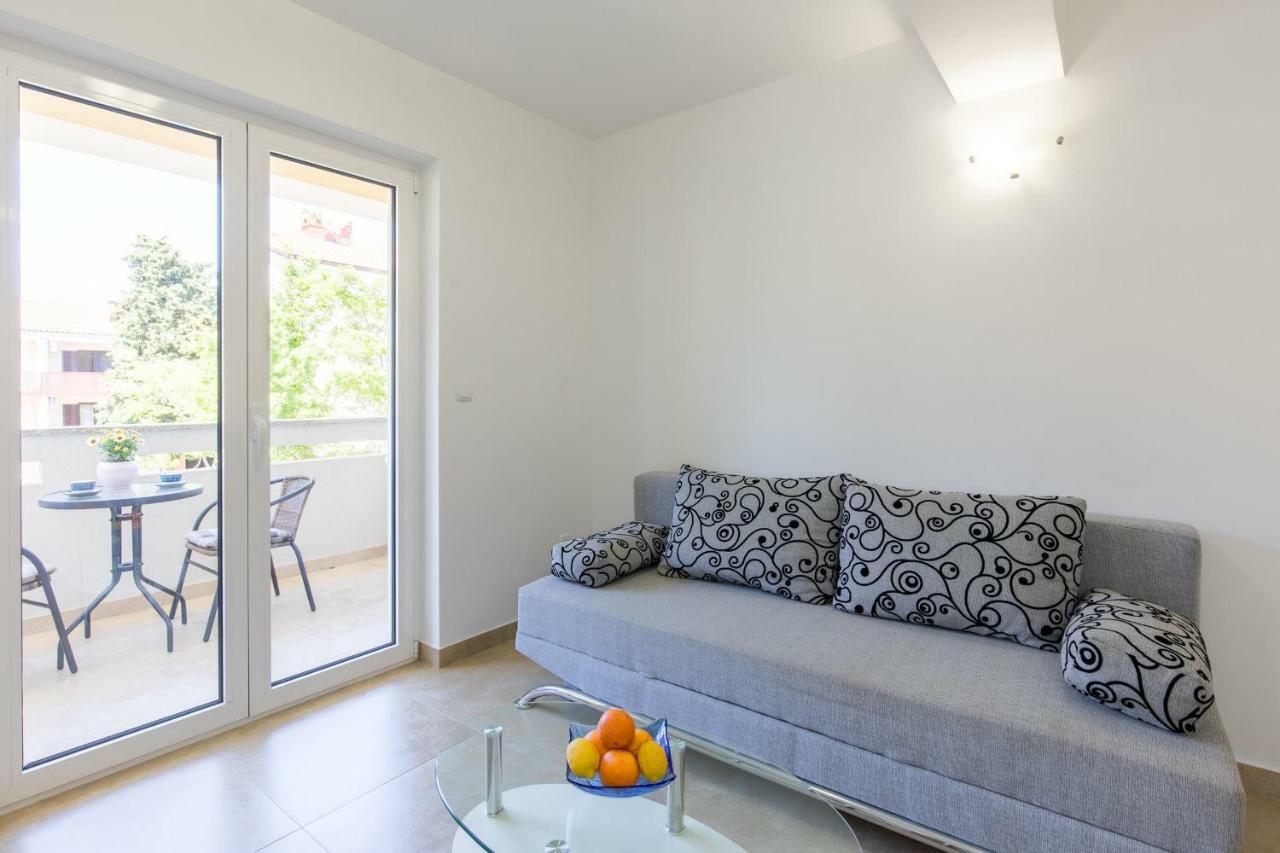 Apartments Nino Malinska Bagian luar foto