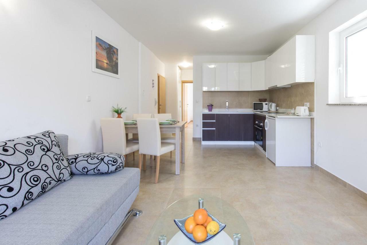 Apartments Nino Malinska Bagian luar foto