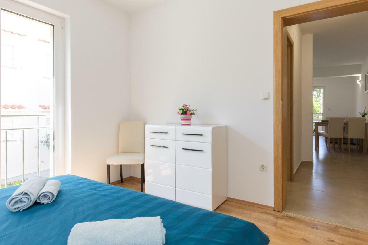 Apartments Nino Malinska Bagian luar foto
