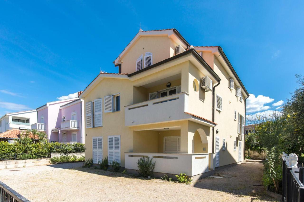 Apartments Nino Malinska Bagian luar foto