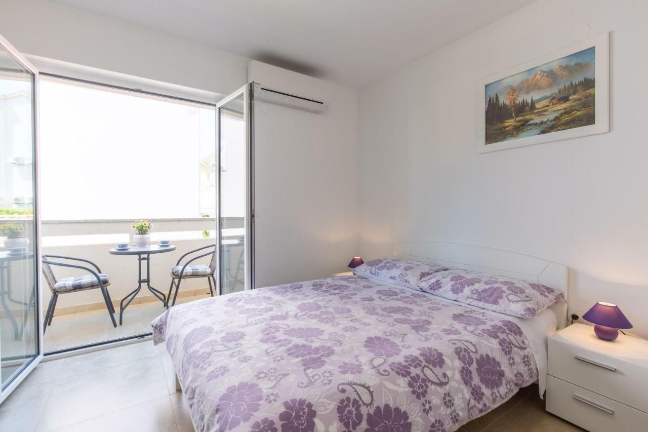 Apartments Nino Malinska Bagian luar foto